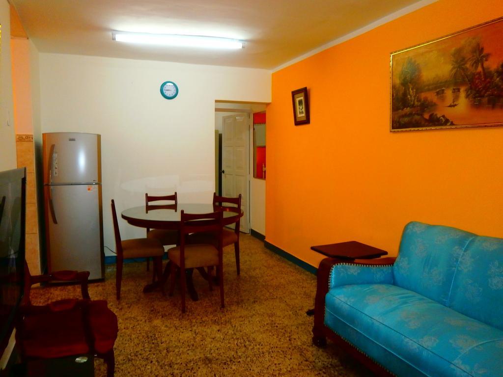 Hostel Strenua - Las Quintanas Trujillo Exterior foto