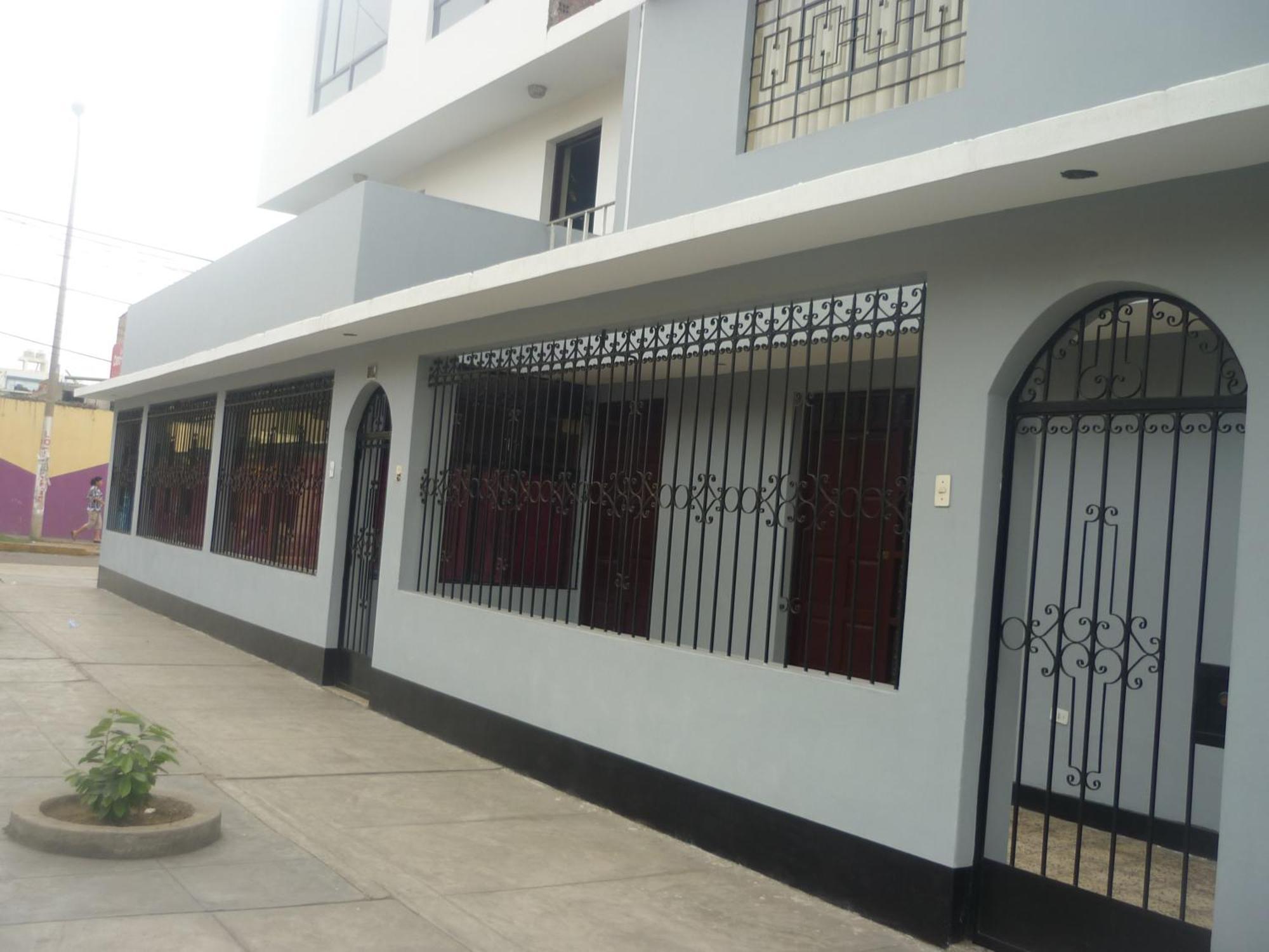 Hostel Strenua - Las Quintanas Trujillo Exterior foto