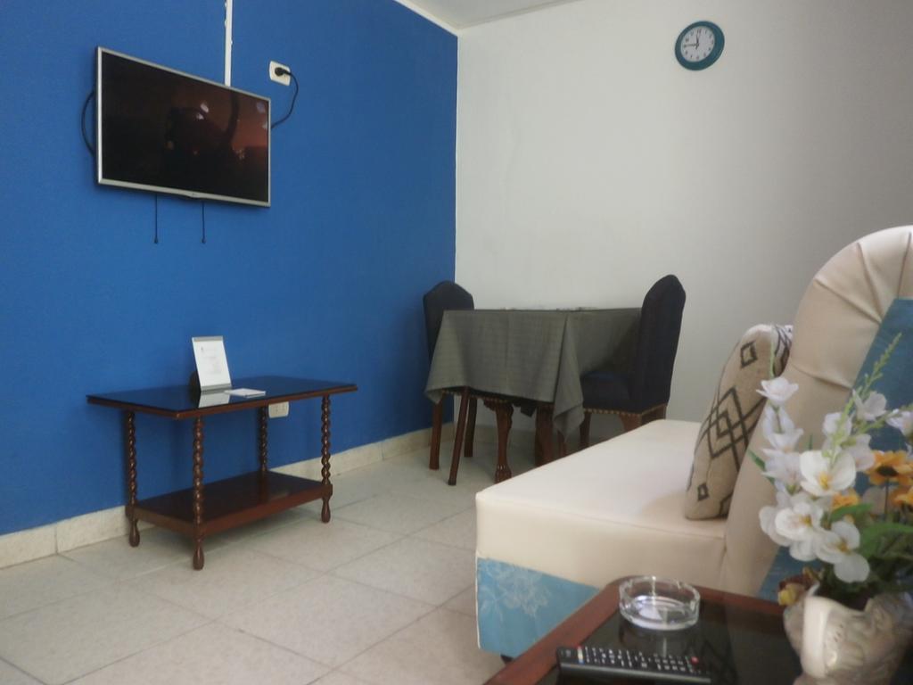 Hostel Strenua - Las Quintanas Trujillo Exterior foto