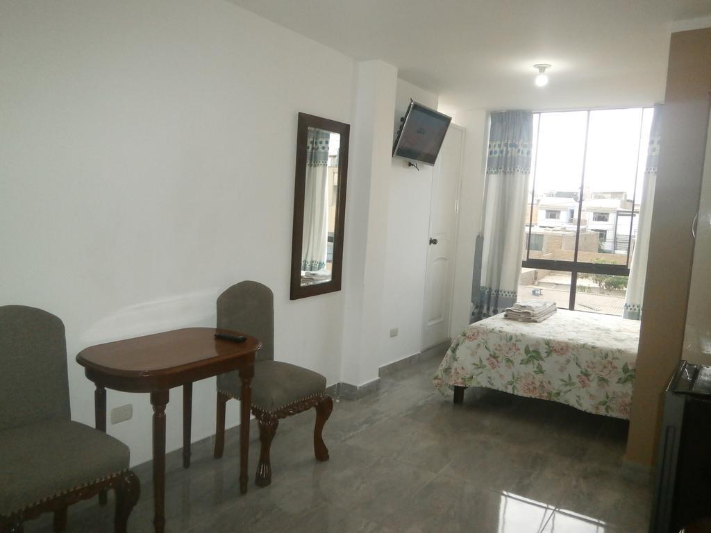 Hostel Strenua - Las Quintanas Trujillo Exterior foto